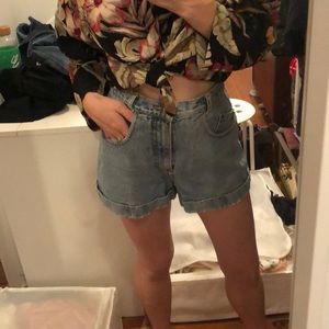 VINTAGE MOM JEAN SHORTS
